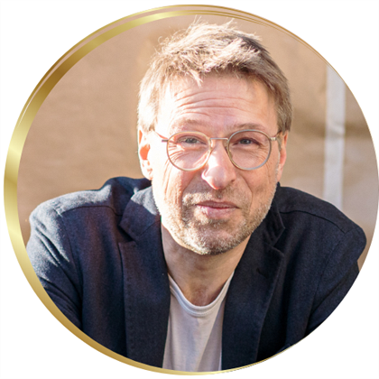  Mark Schindler
Experte für deine Sichtbarkeitsstrategie & Verkaufskompetenz 